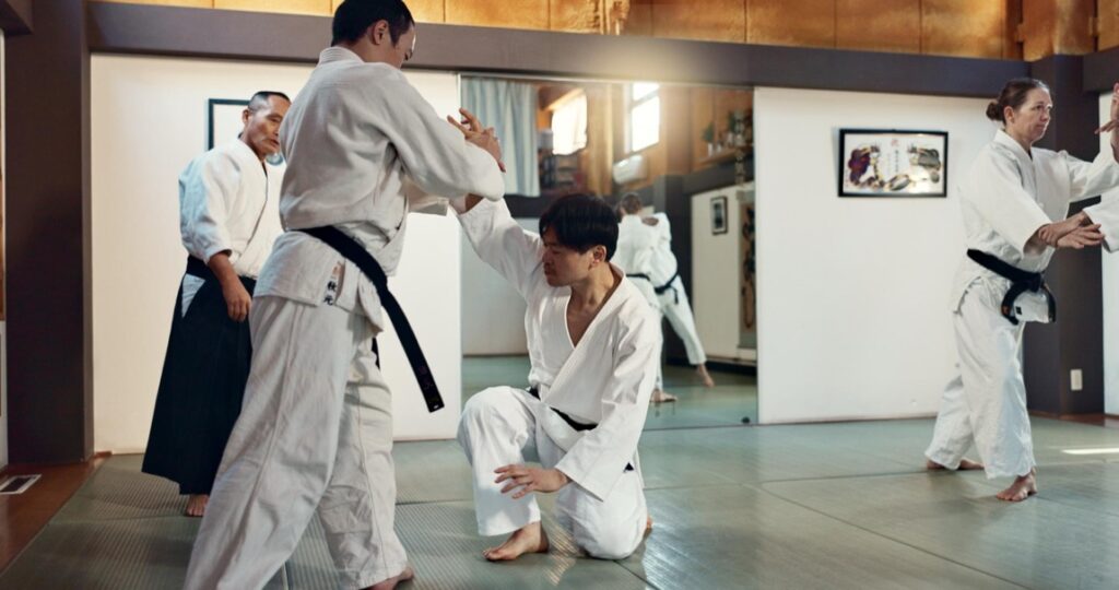 Aikido to sztuka walki, która różni się od innych dyscyplin przede wszystkim swoją filozofią