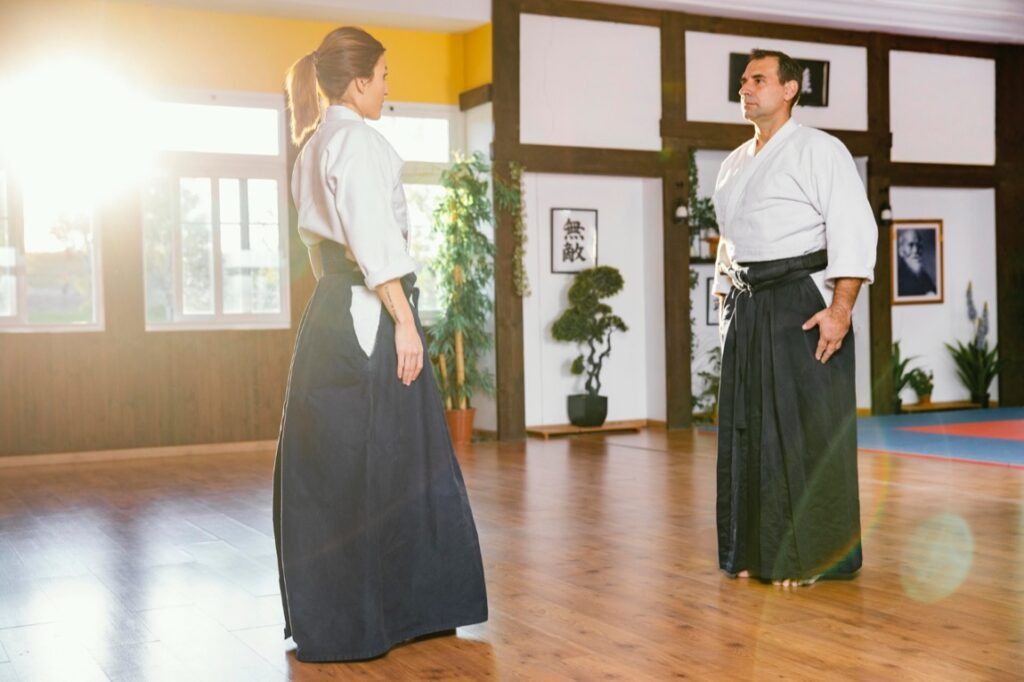 Aikido, sztuka walki pochodząca z Japonii, zdobywa coraz większą popularność na całym świecie, a Polska nie jest wyjątkiem