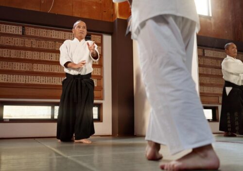 Aikido, jedna z najbardziej fascynujących sztuk walki, przyciąga uwagę nie tylko ze względu na swoją efektywność obronną, ale i unikalną filozofię
