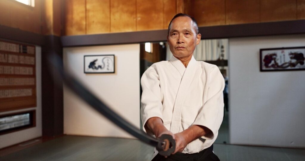 Aikido, jedna z najbardziej fascynujących sztuk walki, przyciąga uwagę nie tylko ze względu na swoją efektywność obronną, ale i unikalną filozofię