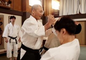 Harmonia i siła: odkryj tajniki aikido w Łodzi
